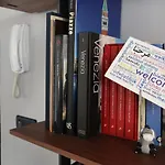 Domus Biennale, Modern In Centre. דירה