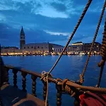 Domus Biennale, Modern In Centre. דירה *