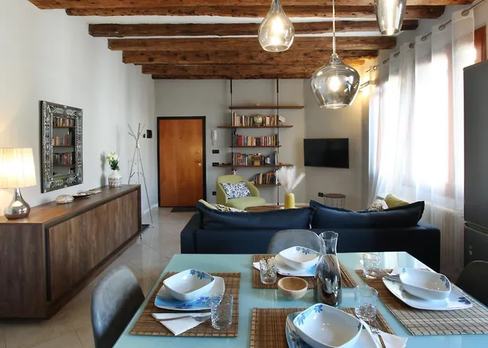 Domus Biennale, Modern In Centre. * 威尼斯