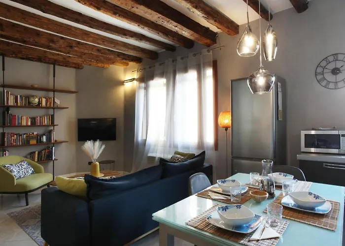 Domus Biennale, Modern In Centre. 公寓 *